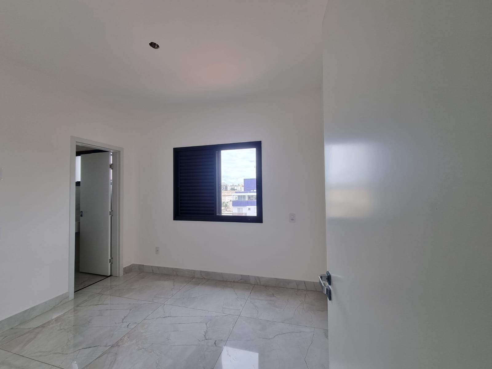 Apartamento à venda com 3 quartos, 95m² - Foto 7