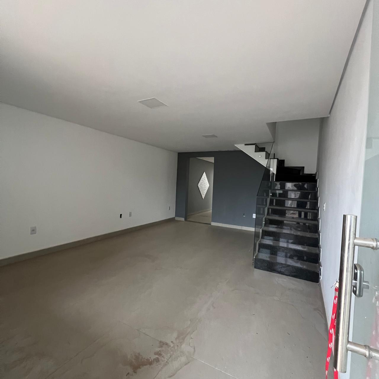 Casa à venda com 3 quartos, 221m² - Foto 1