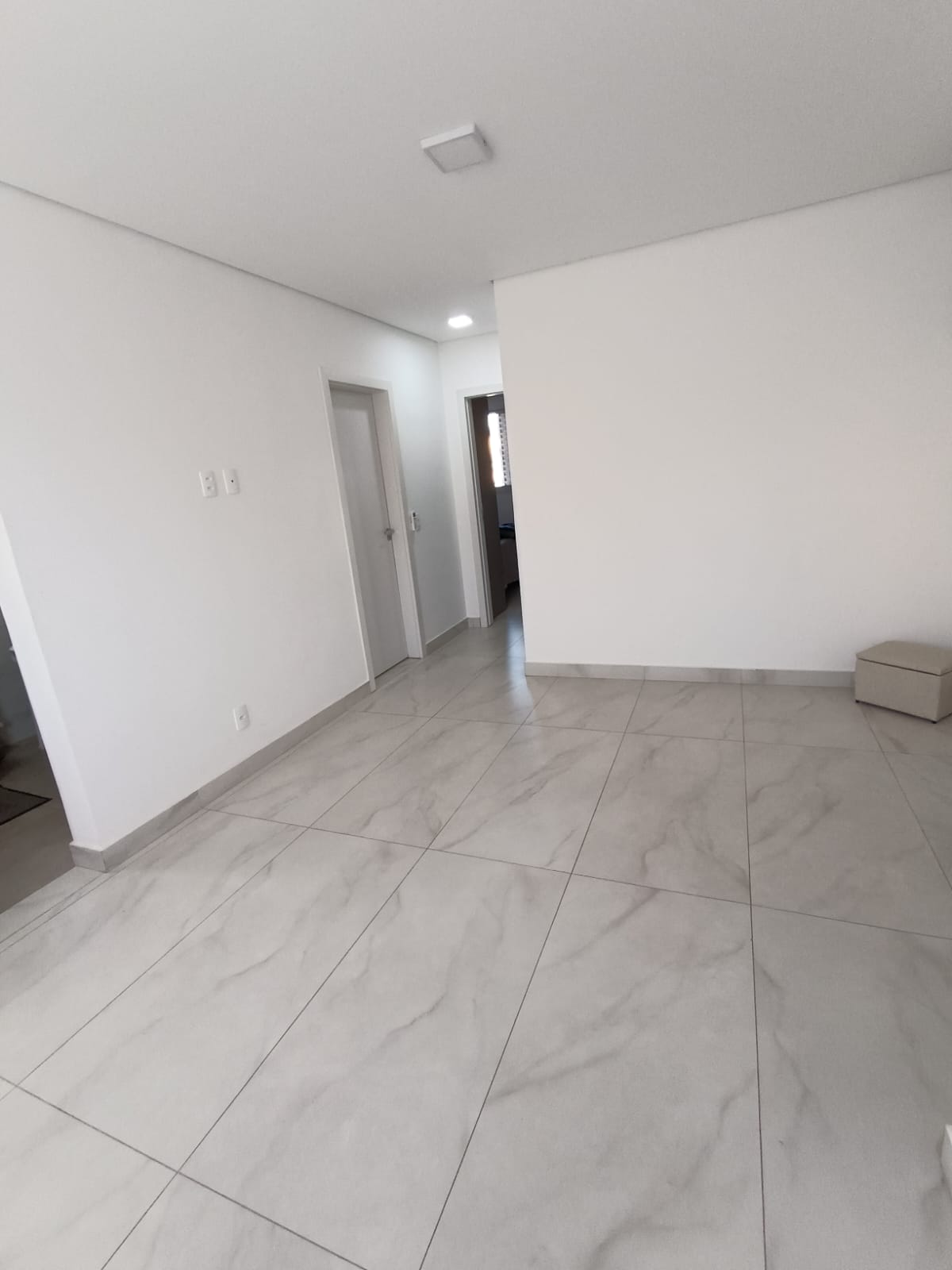 Apartamento à venda com 2 quartos, 70m² - Foto 2