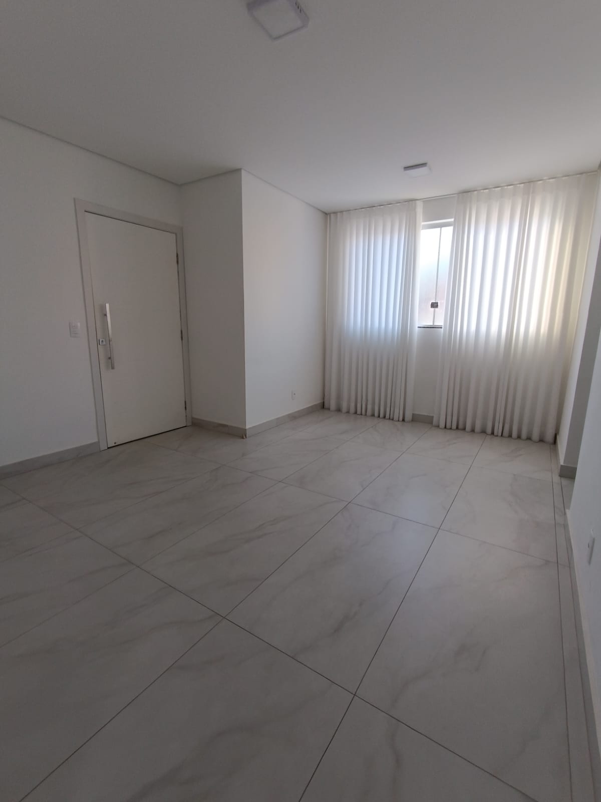 Apartamento à venda com 2 quartos, 70m² - Foto 4