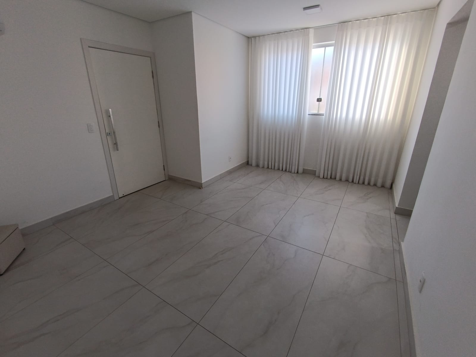 Apartamento à venda com 2 quartos, 70m² - Foto 3