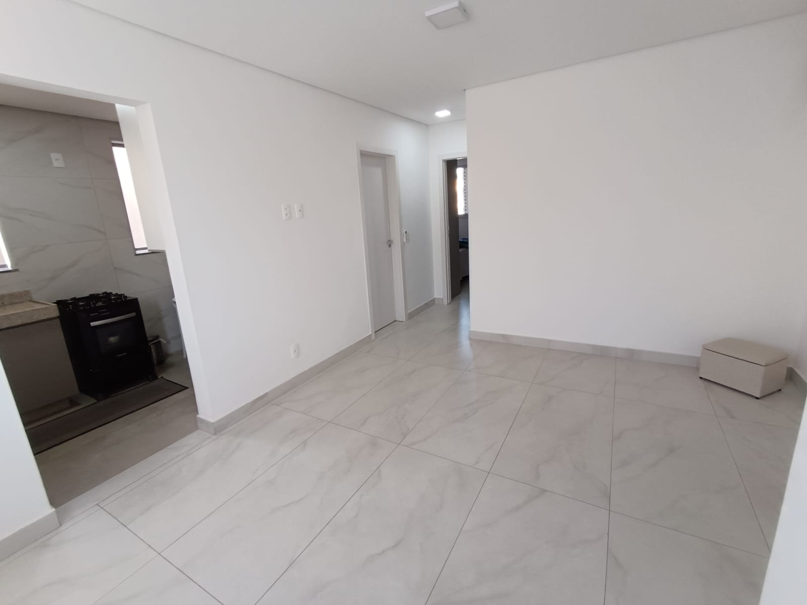 Apartamento à venda com 2 quartos, 70m² - Foto 1