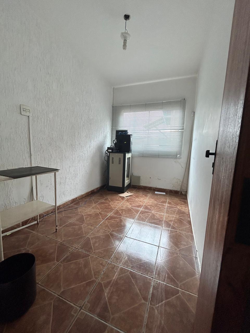 Casa para alugar com 6 quartos, 300m² - Foto 13