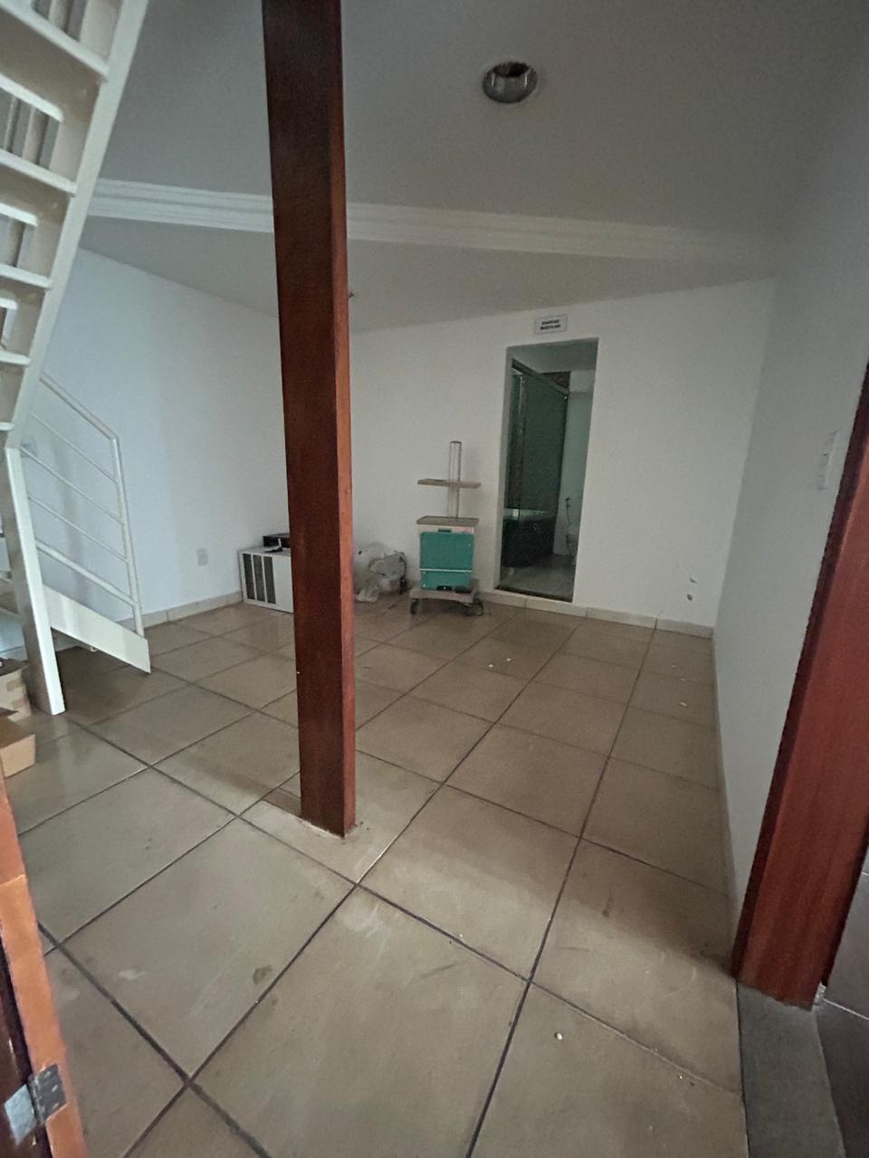 Casa para alugar com 6 quartos, 300m² - Foto 17