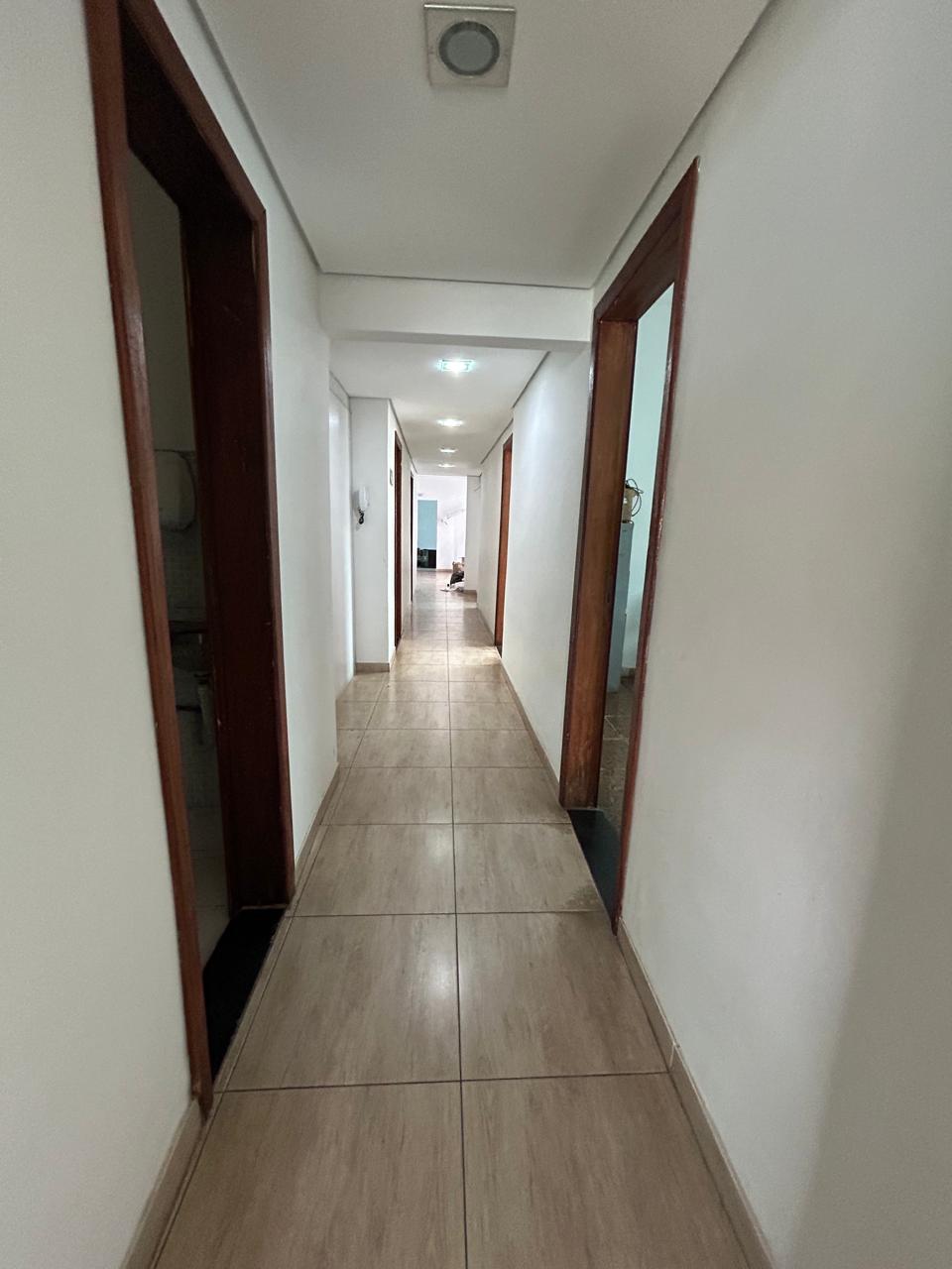 Casa para alugar com 6 quartos, 300m² - Foto 10