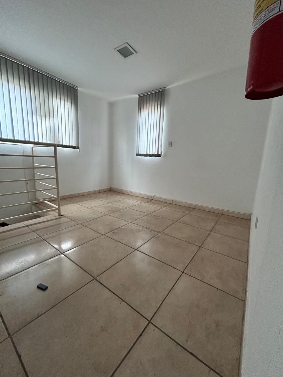 Casa para alugar com 6 quartos, 300m² - Foto 5