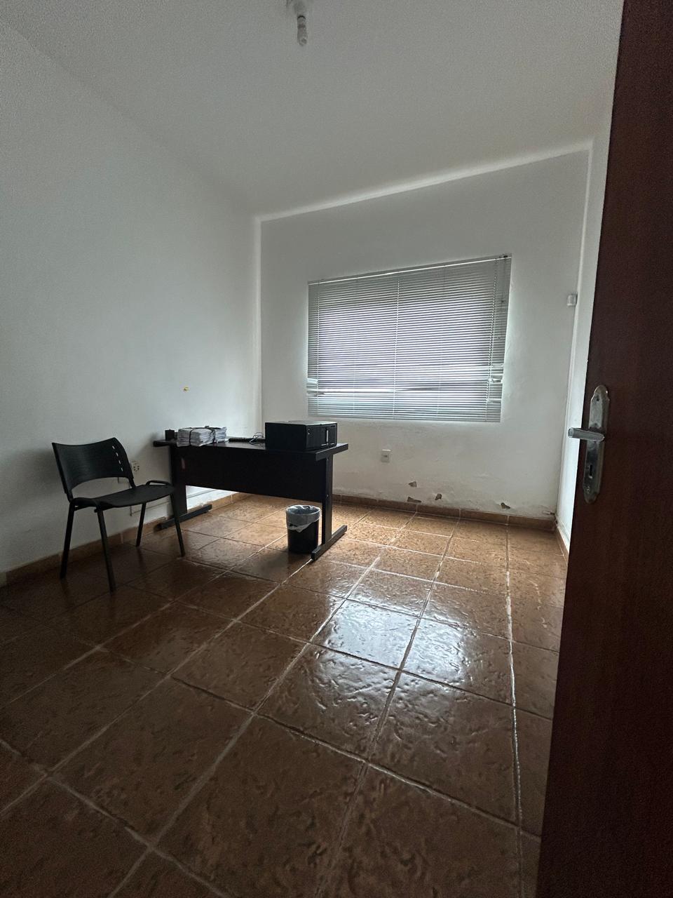 Casa para alugar com 6 quartos, 300m² - Foto 3