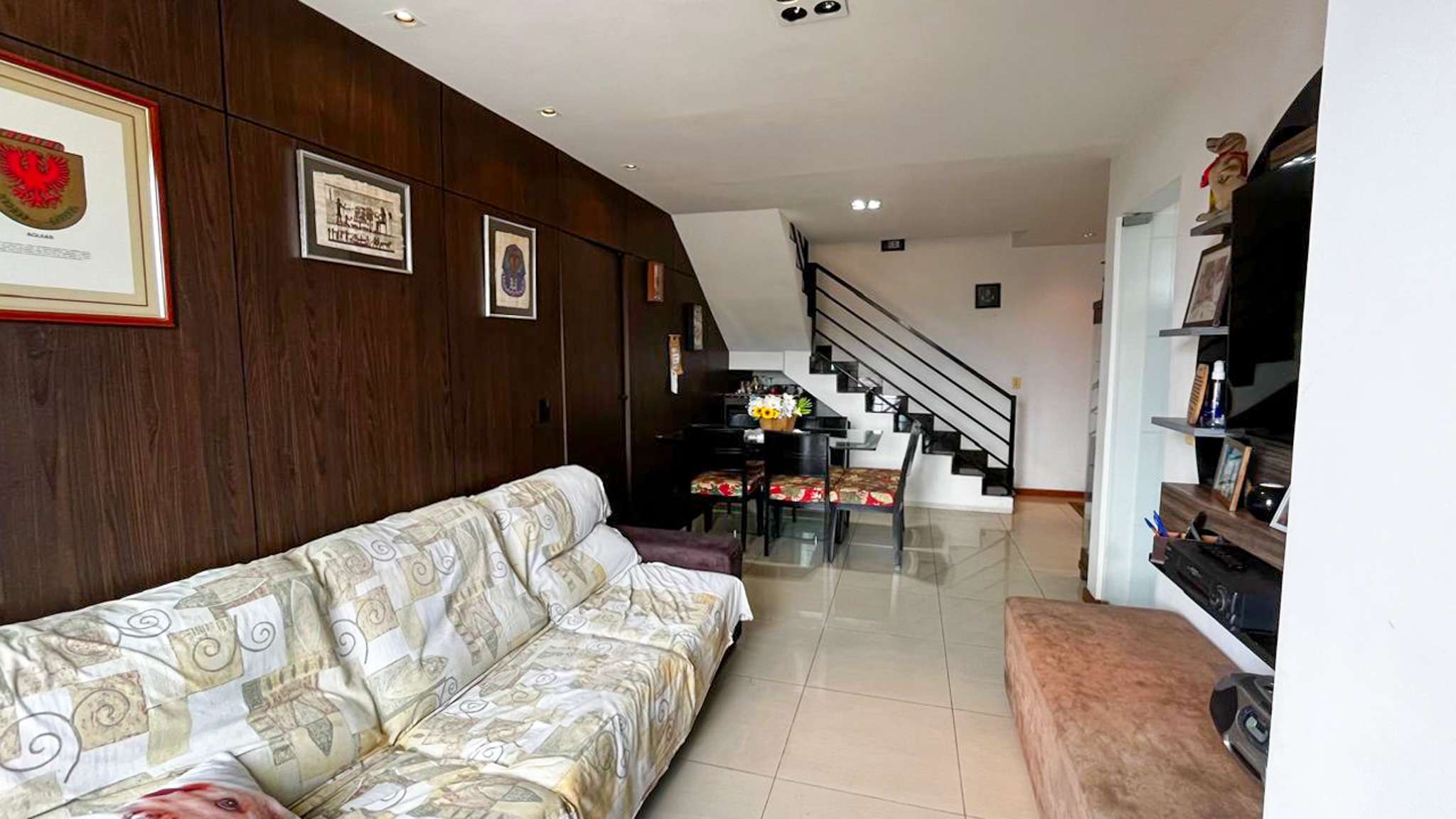 Apartamento à venda com 3 quartos, 175m² - Foto 2