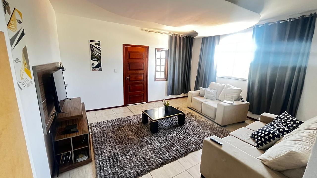 Casa à venda com 4 quartos, 340m² - Foto 2