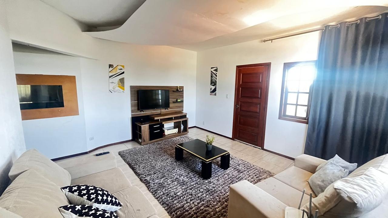 Casa à venda com 4 quartos, 340m² - Foto 1