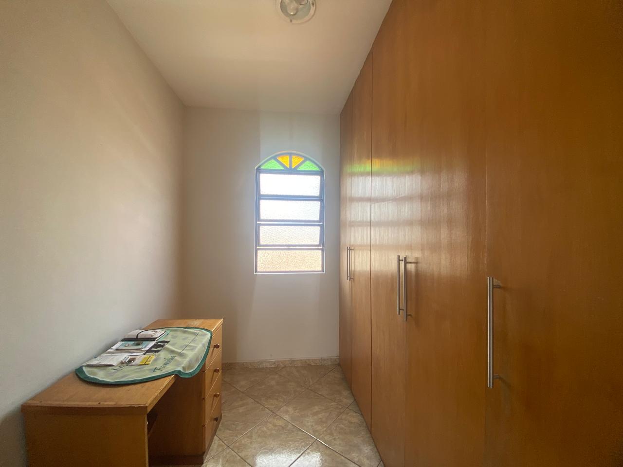 Casa à venda com 4 quartos, 287m² - Foto 18