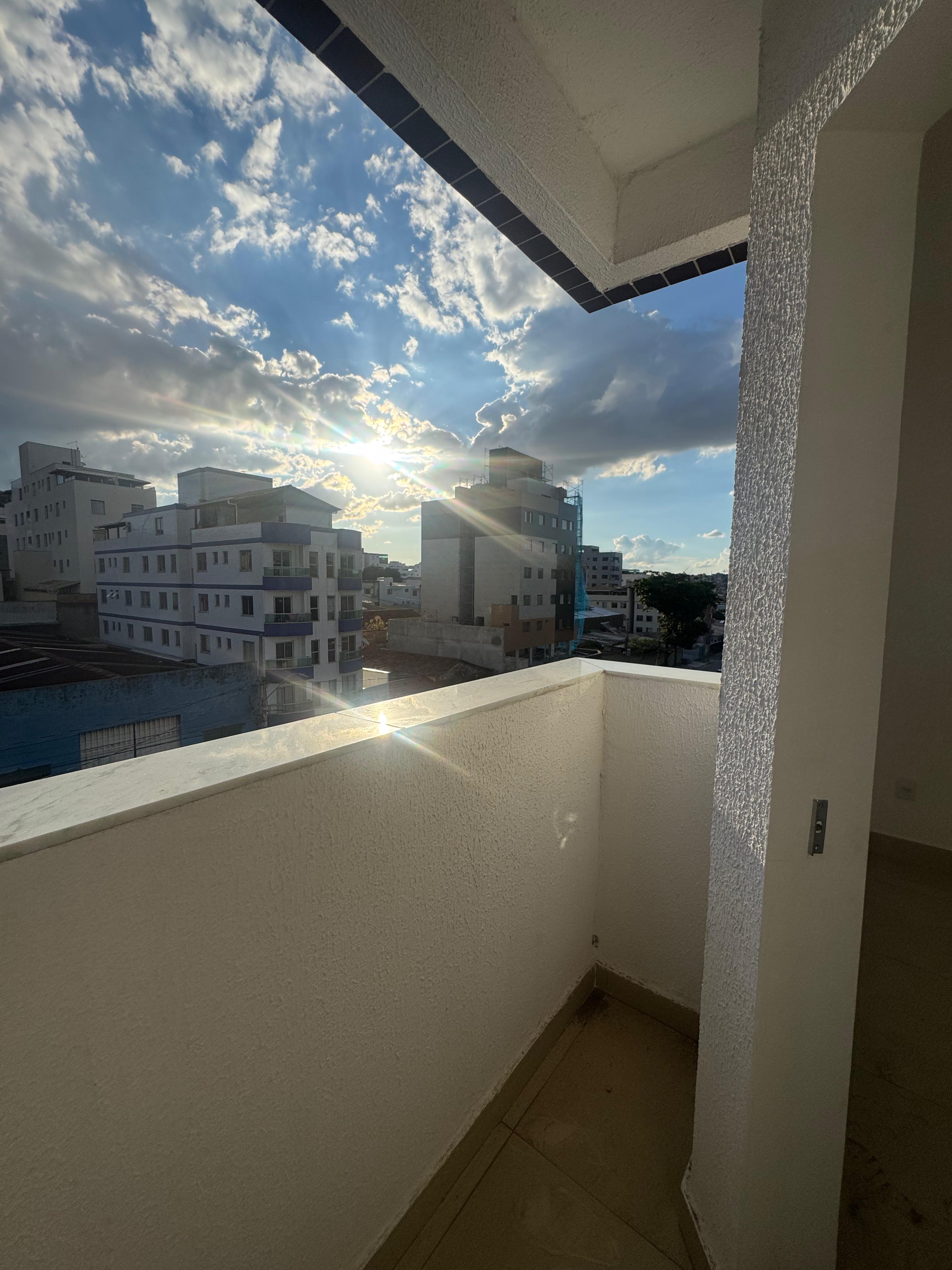 Apartamento à venda com 2 quartos, 65m² - Foto 2