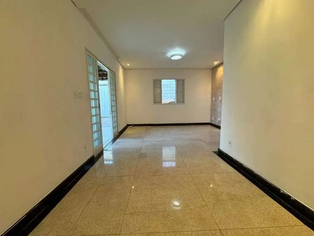 Casa à venda com 3 quartos, 169m² - Foto 1