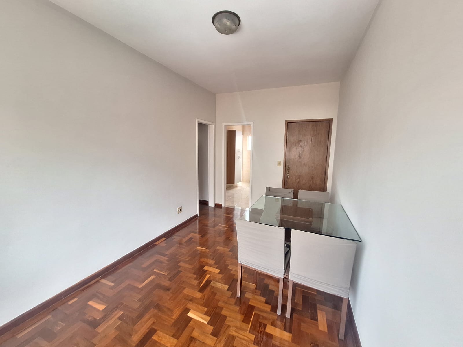 Apartamento à venda com 2 quartos, 67m² - Foto 2