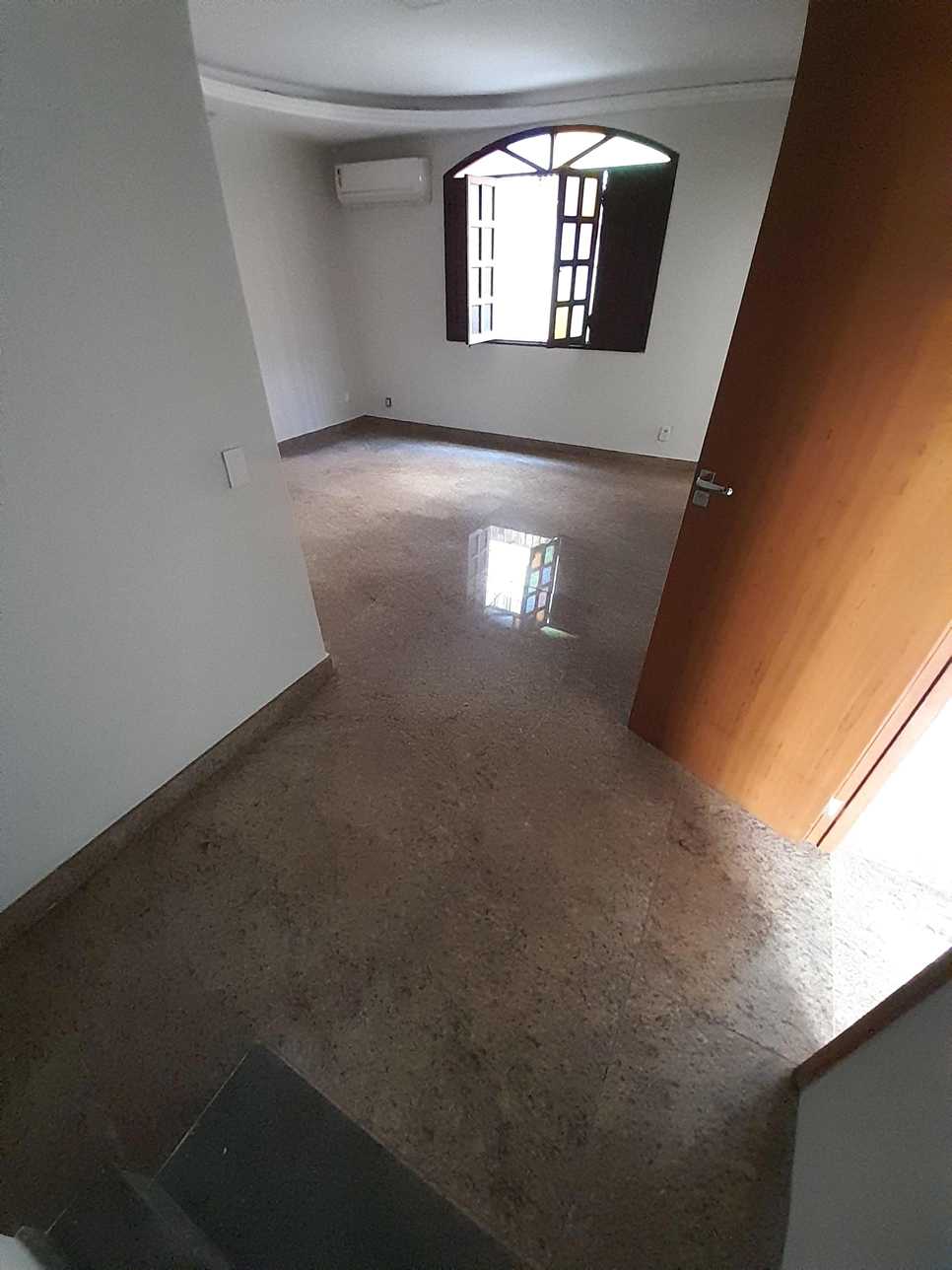 Casa para alugar com 5 quartos, 300m² - Foto 5