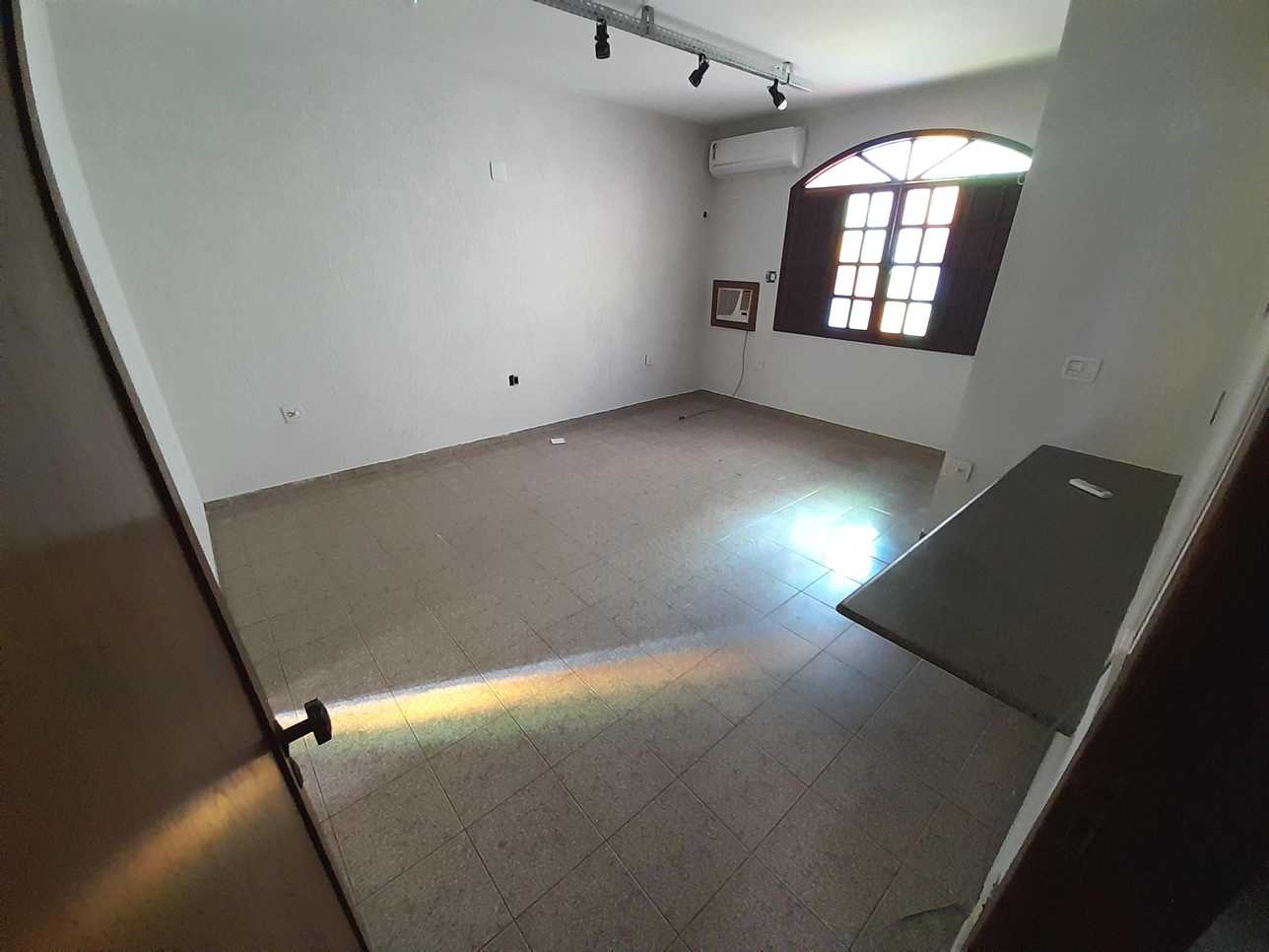 Casa para alugar com 5 quartos, 300m² - Foto 21