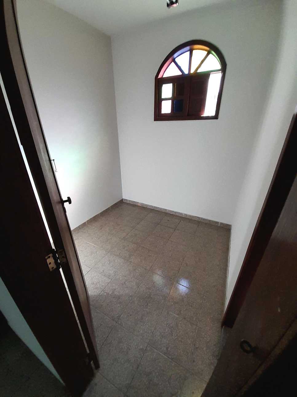 Casa para alugar com 5 quartos, 300m² - Foto 23