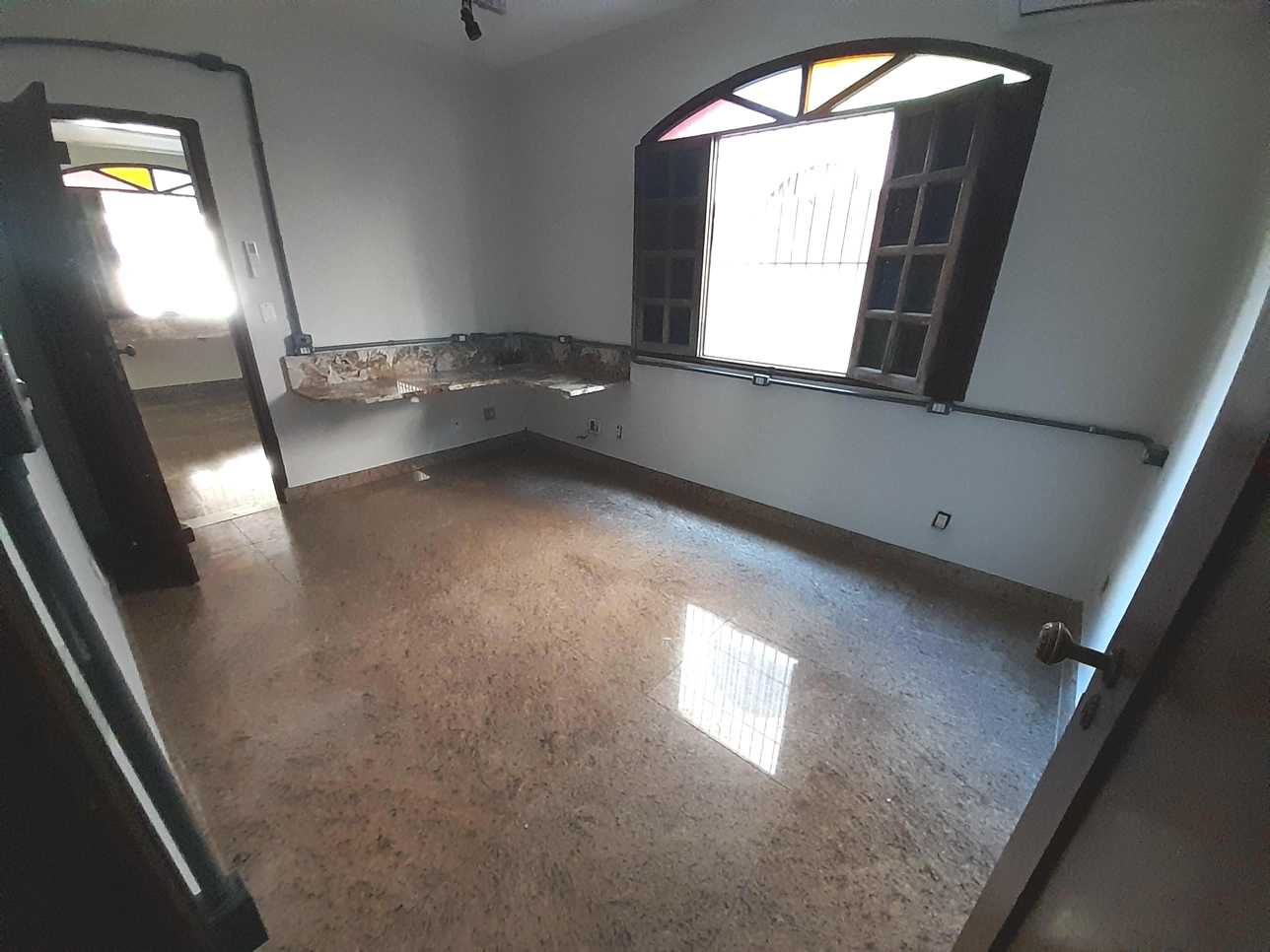 Casa para alugar com 5 quartos, 300m² - Foto 12