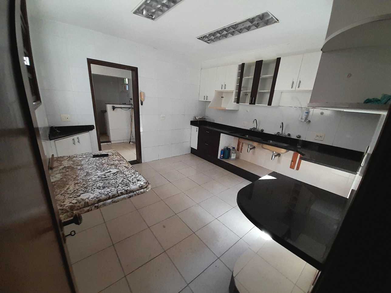 Casa para alugar com 5 quartos, 300m² - Foto 9