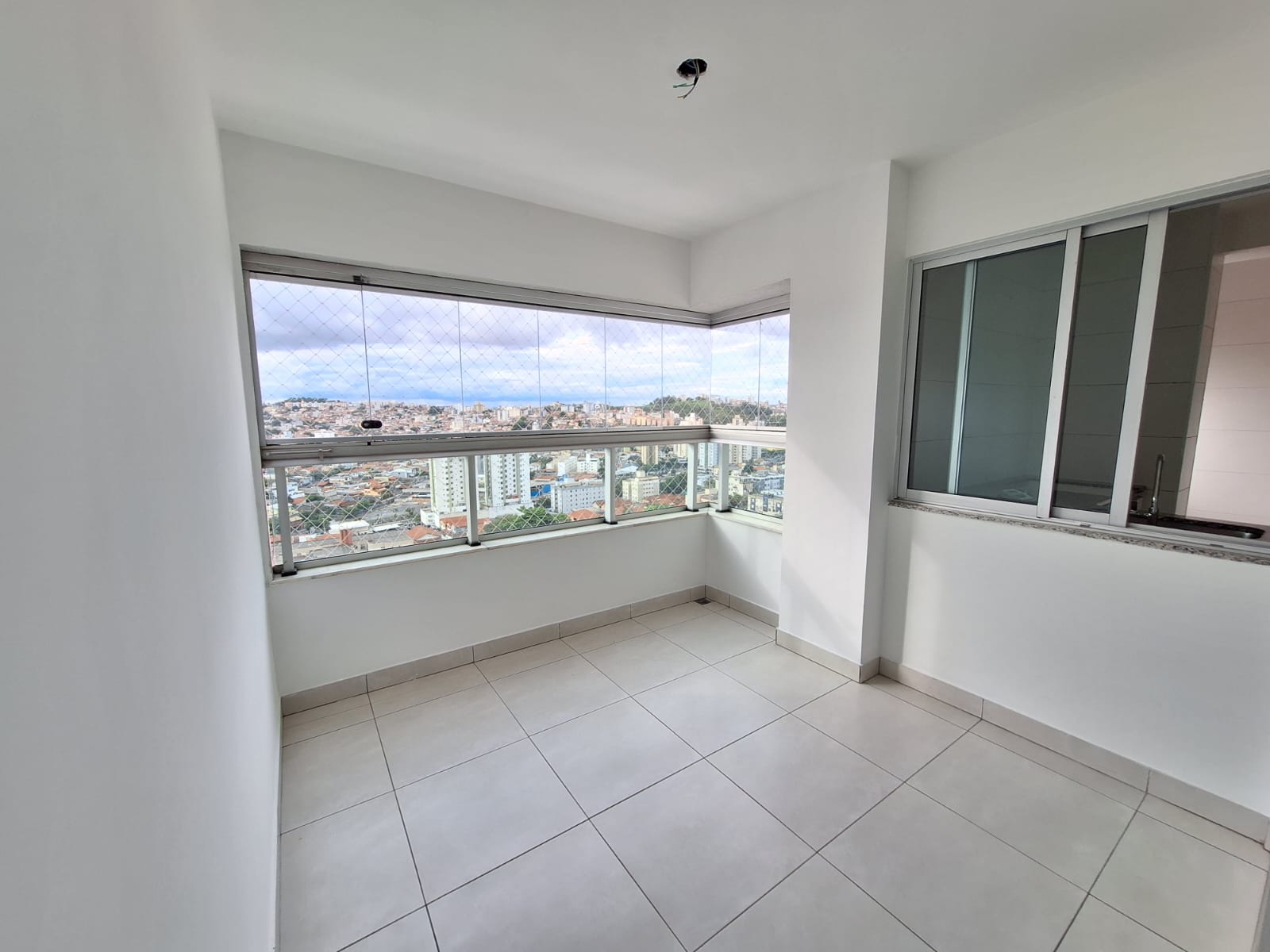 Apartamento para alugar com 3 quartos, 80m² - Foto 4