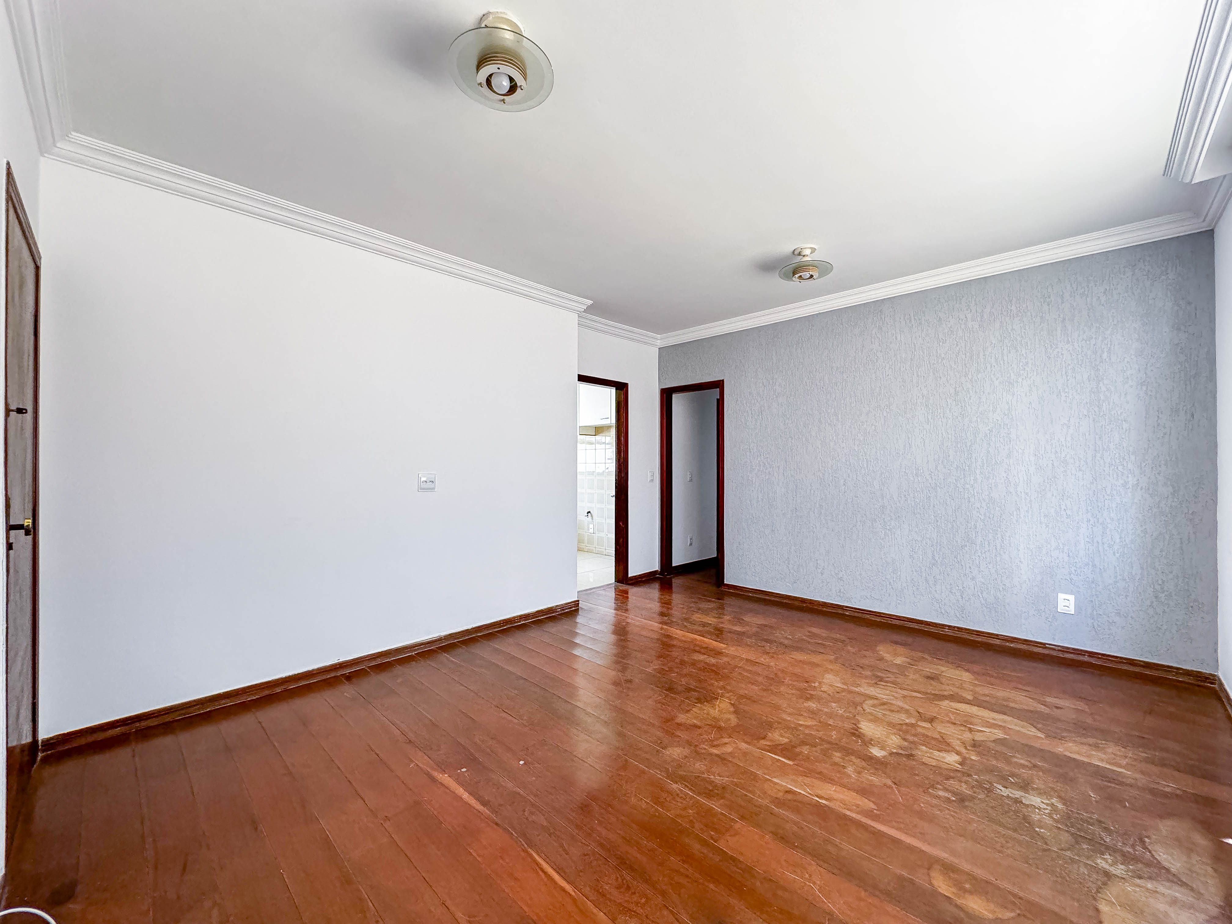 Apartamento à venda com 3 quartos, 95m² - Foto 2