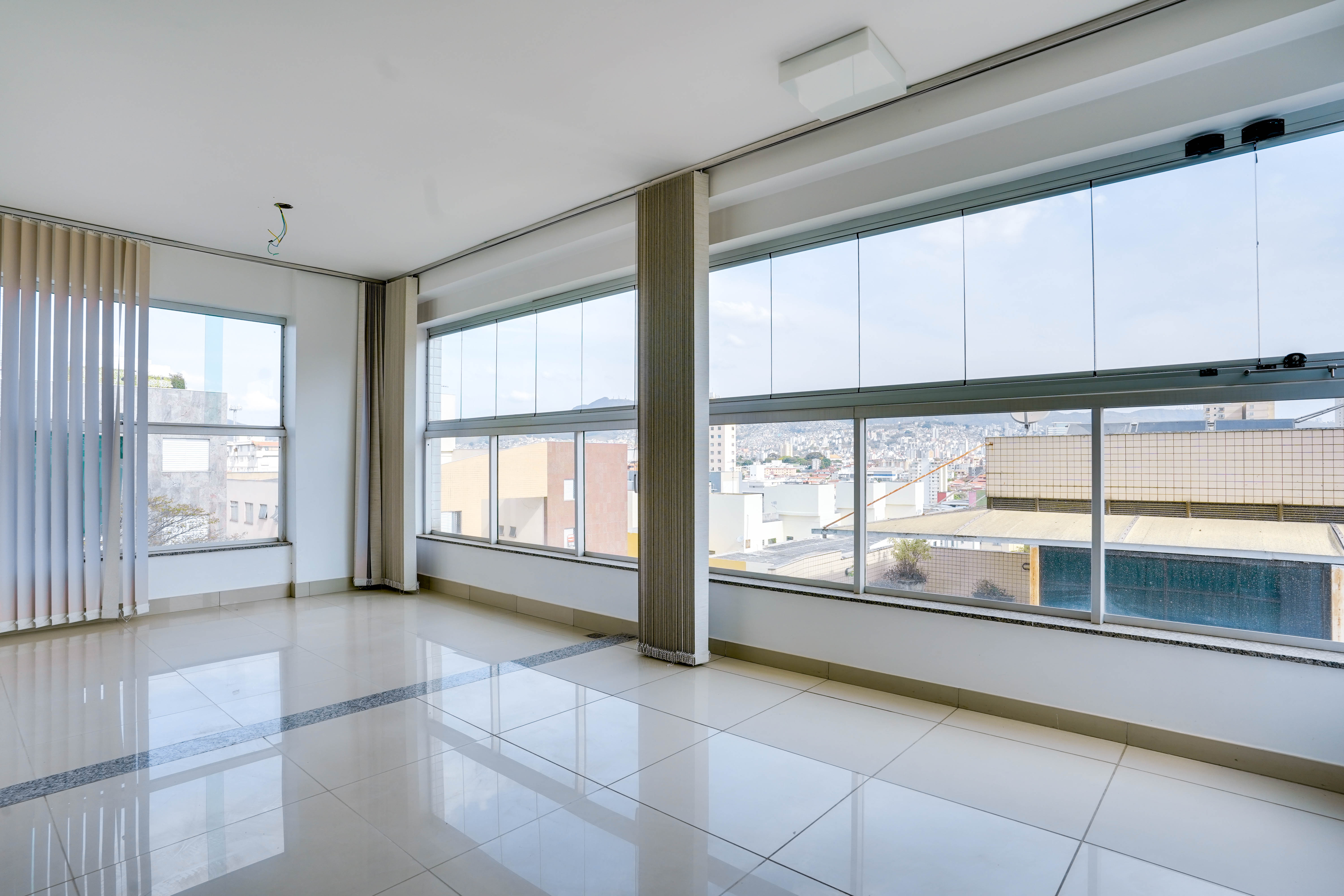 Apartamento à venda com 4 quartos, 137m² - Foto 4