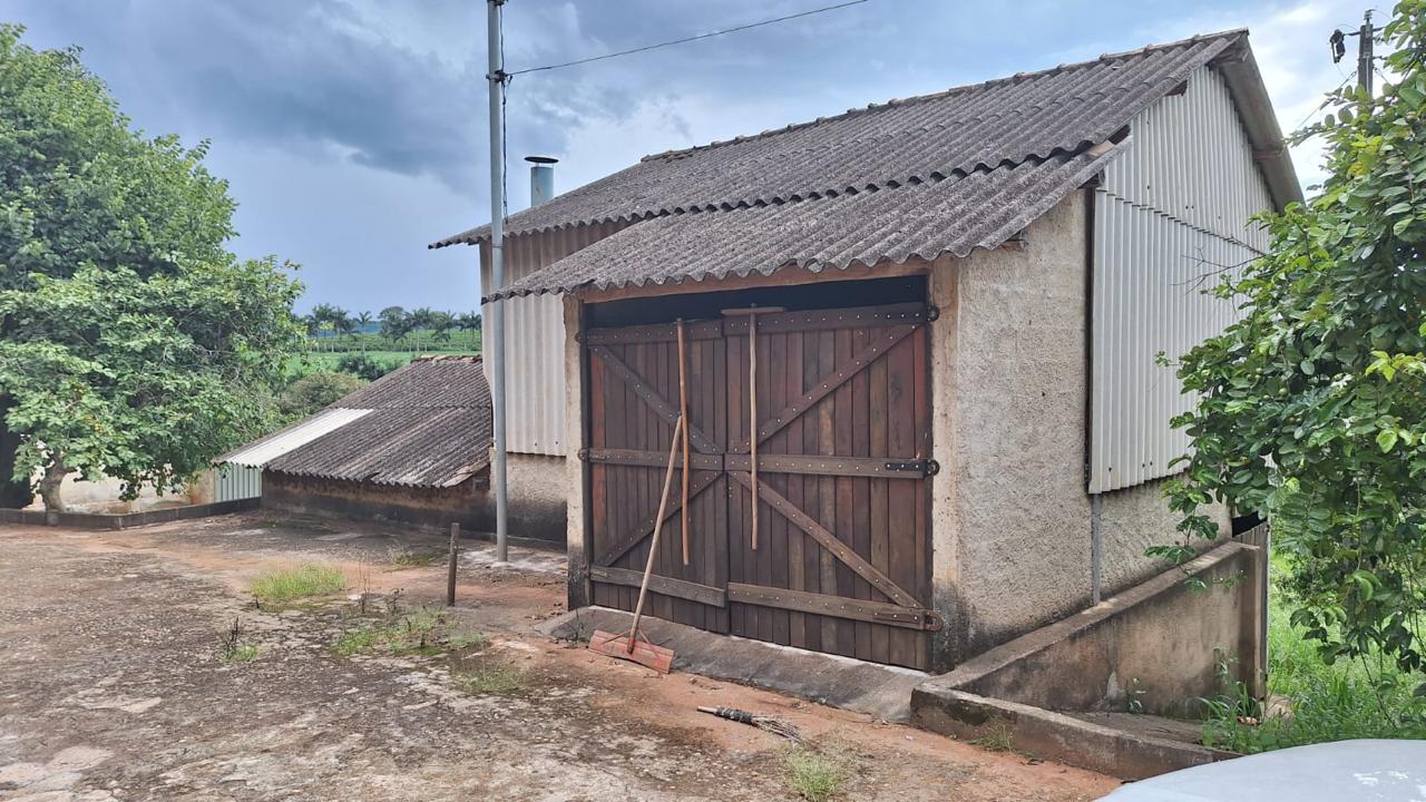 Chácara à venda com 3 quartos, 484m² - Foto 23