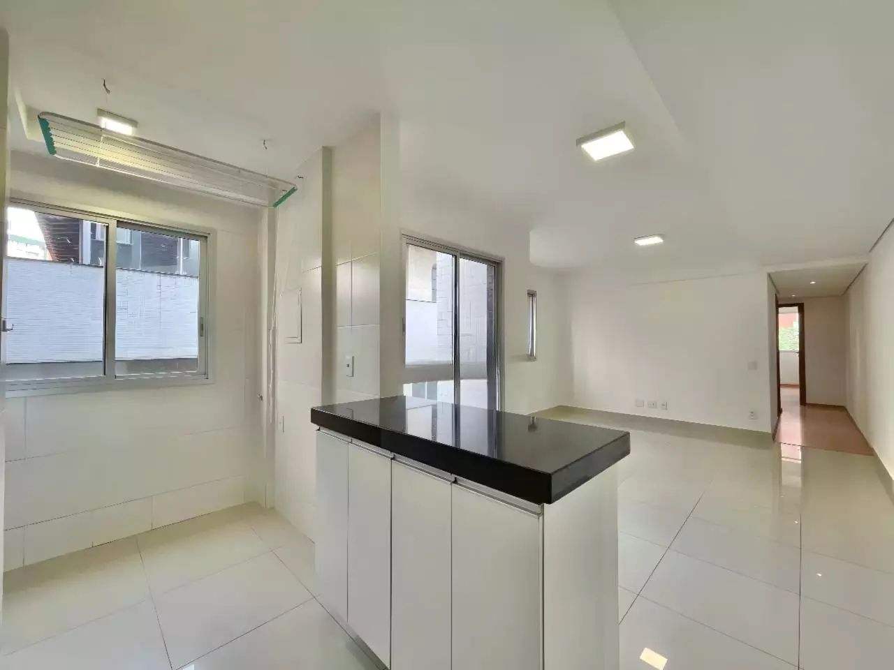 Apartamento à venda com 2 quartos, 63m² - Foto 4