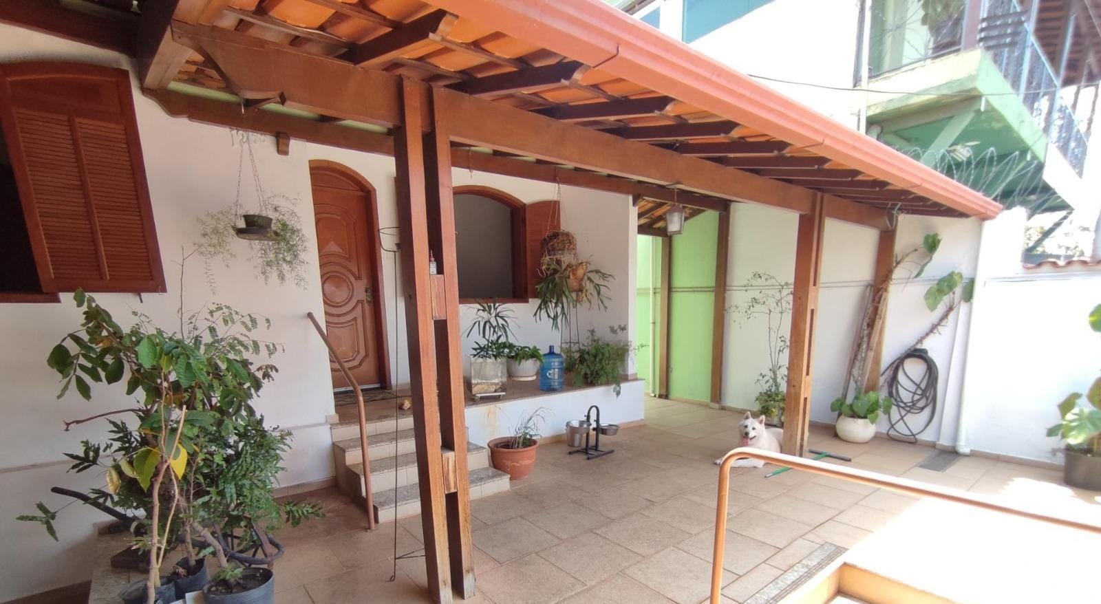 Casa à venda com 4 quartos, 400m² - Foto 1