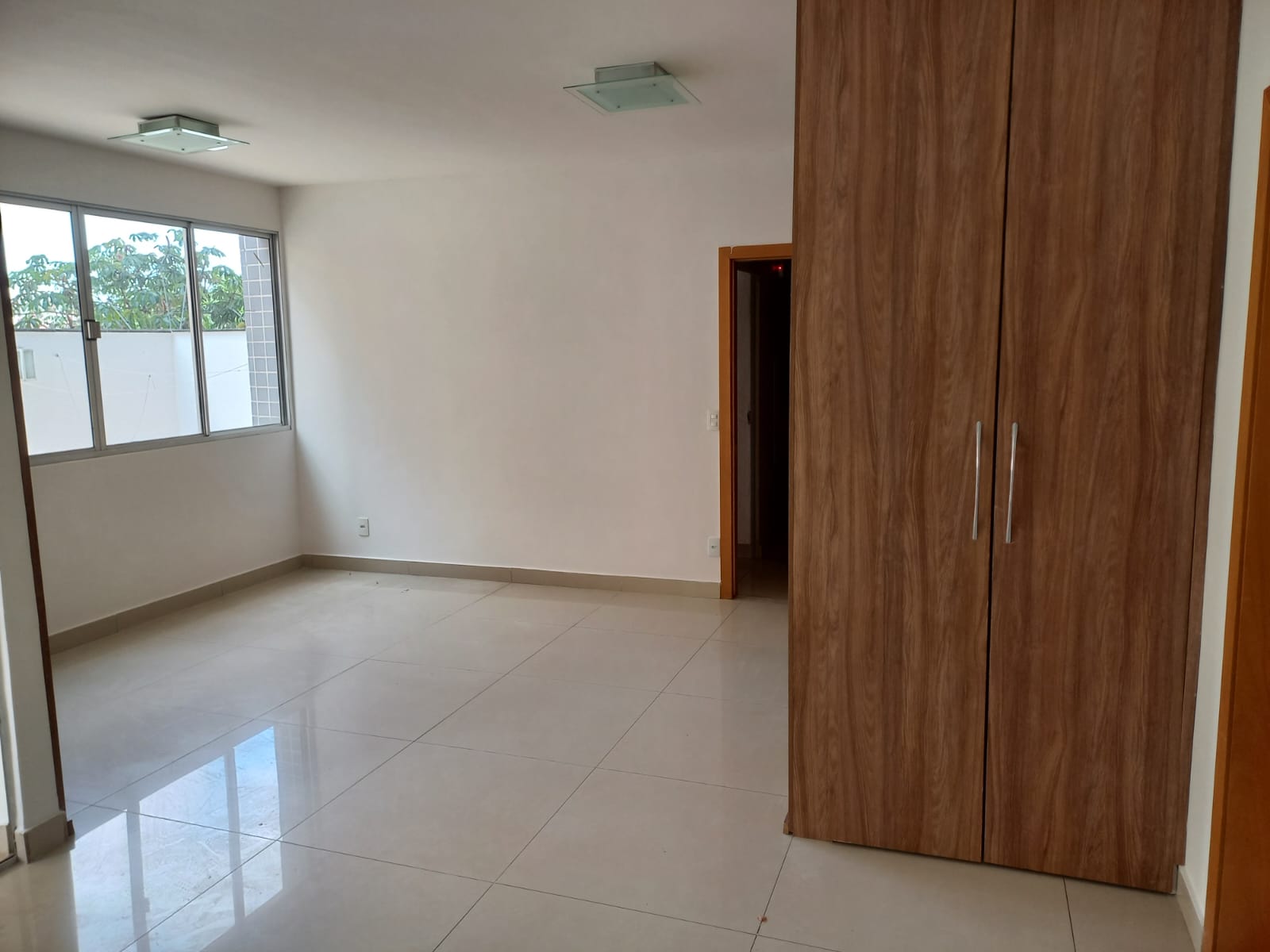 Apartamento para alugar com 4 quartos, 130m² - Foto 2