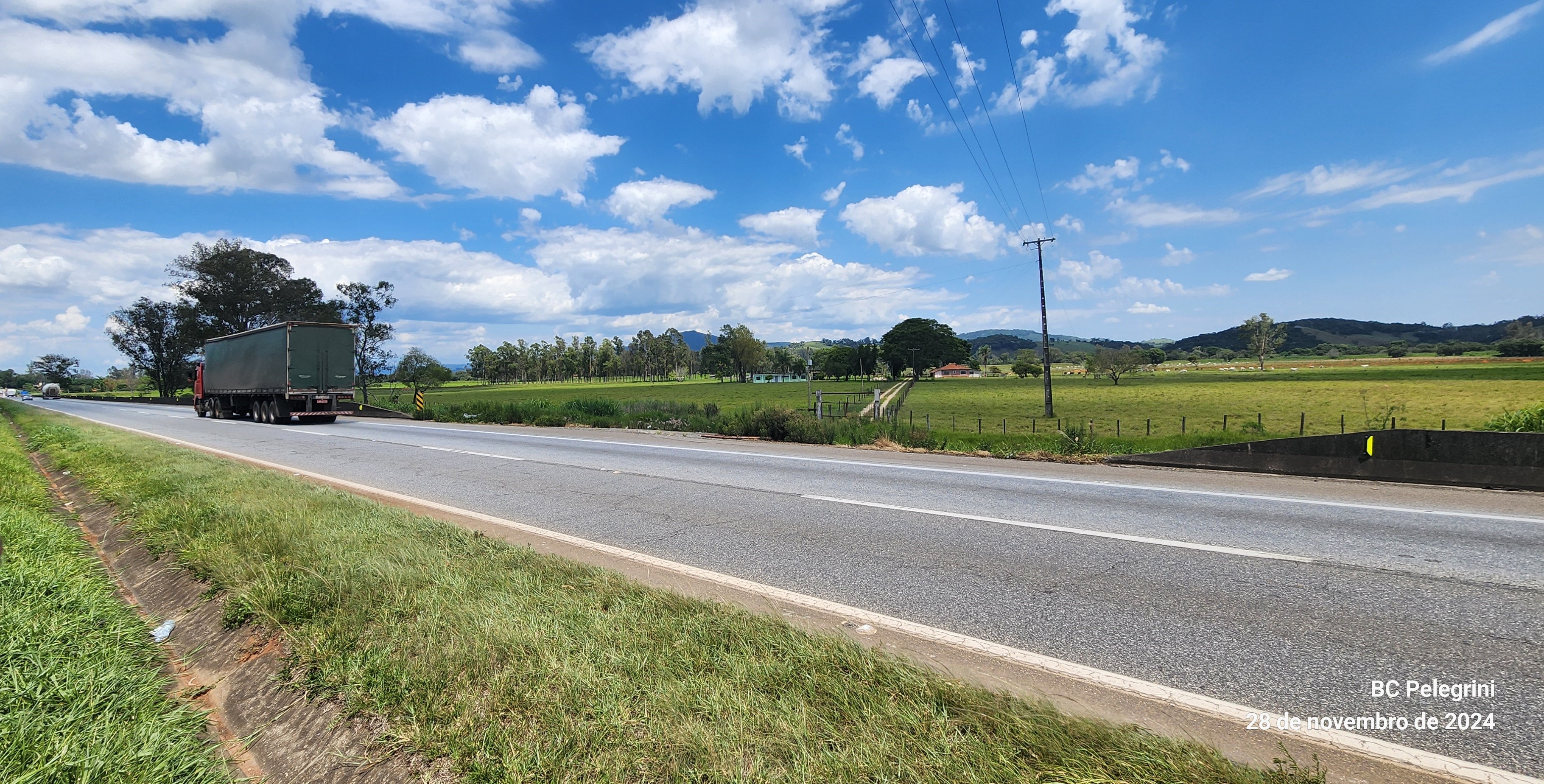 Chácara à venda com 3 quartos, 968000m² - Foto 2