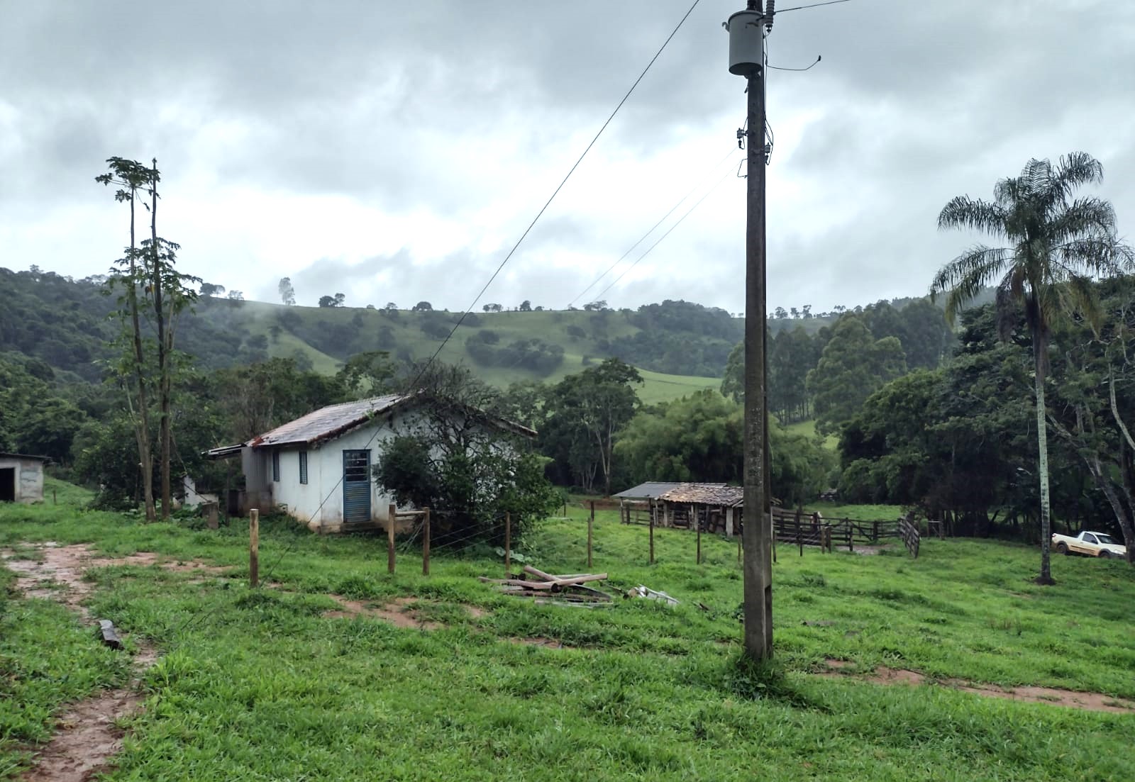 Chácara à venda com 2 quartos, 270000m² - Foto 2