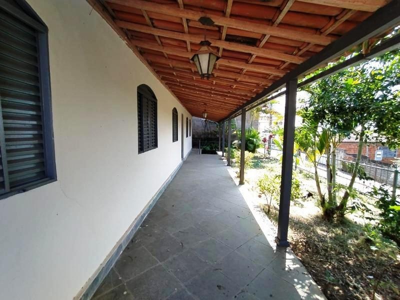 Casa à venda com 3 quartos, 110m² - Foto 2