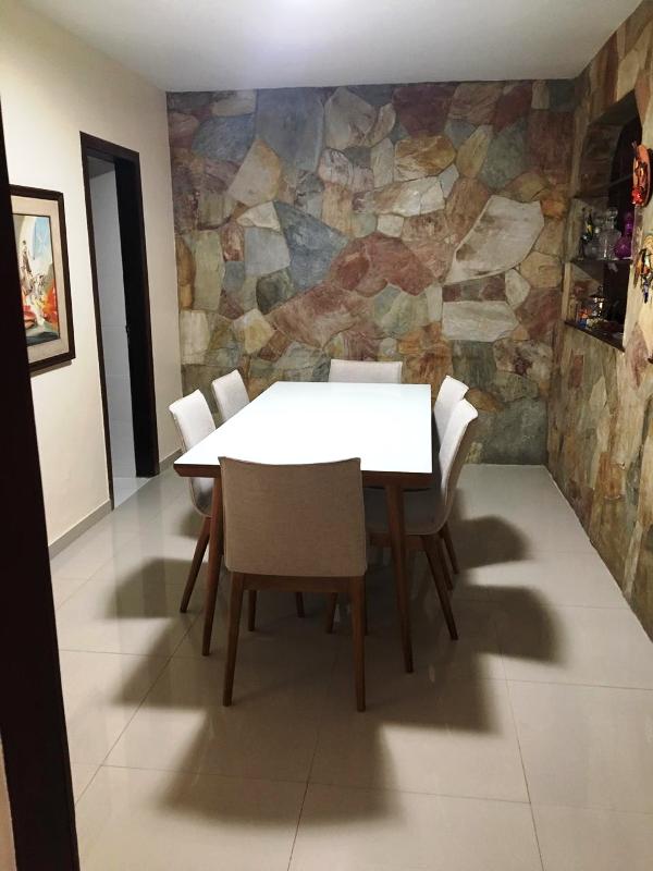 Casa à venda com 3 quartos, 219m² - Foto 2