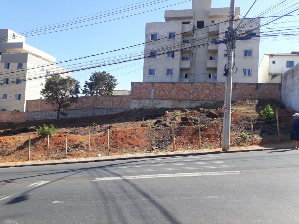 Terreno à venda, 200m² - Foto 1