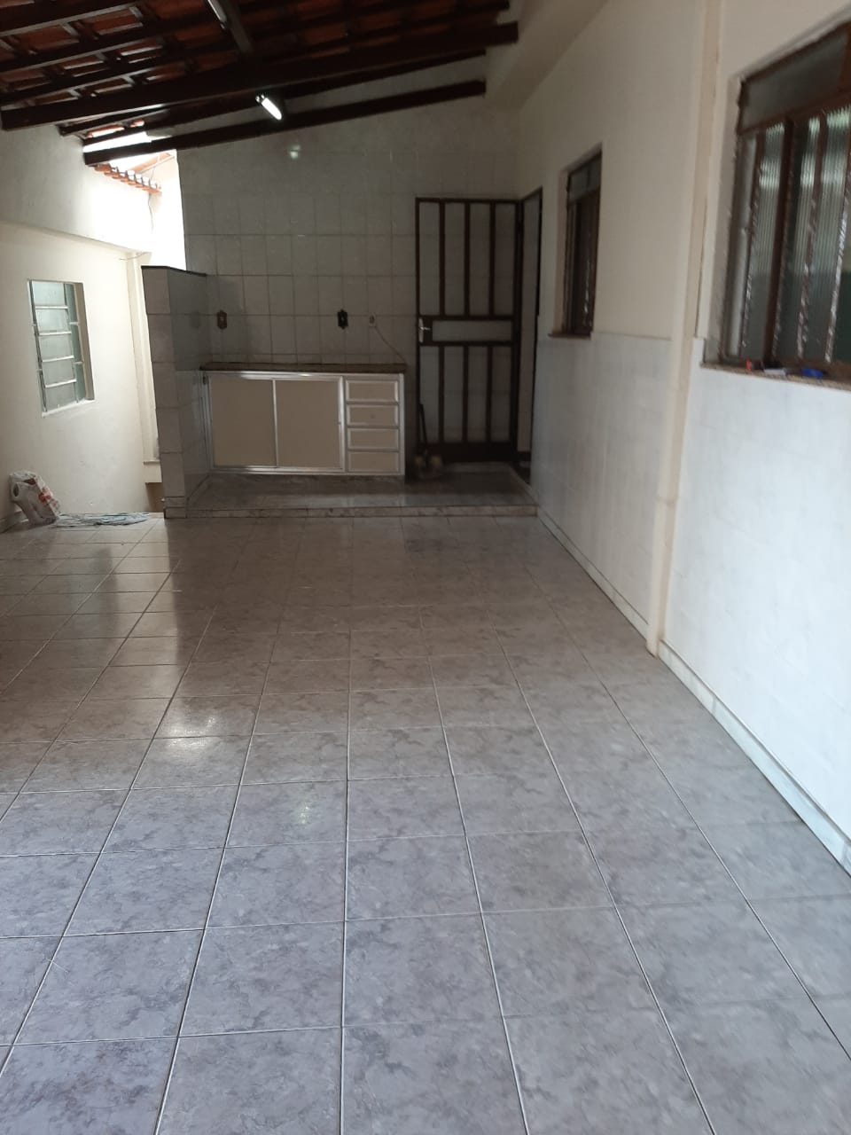 Casa à venda com 2 quartos, 250m² - Foto 4