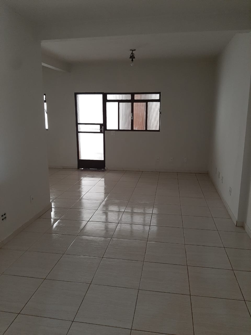 Casa à venda com 2 quartos, 250m² - Foto 3