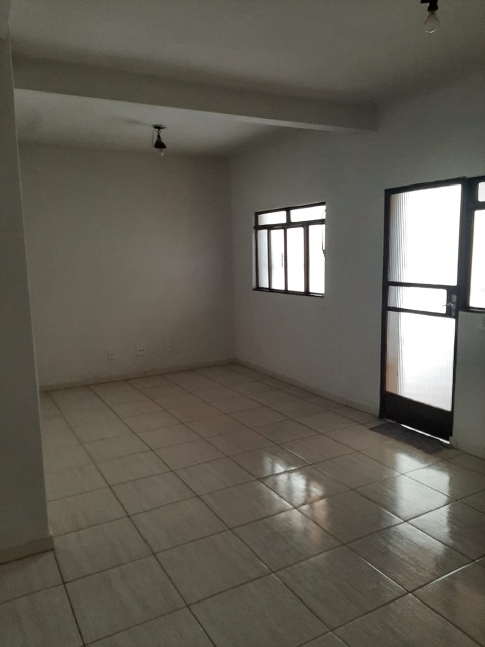 Casa à venda com 2 quartos, 250m² - Foto 6