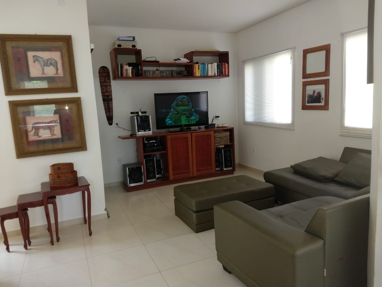 Casa à venda com 4 quartos, 155m² - Foto 1