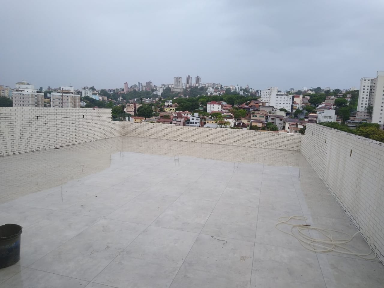 Cobertura à venda com 4 quartos, 240m² - Foto 1