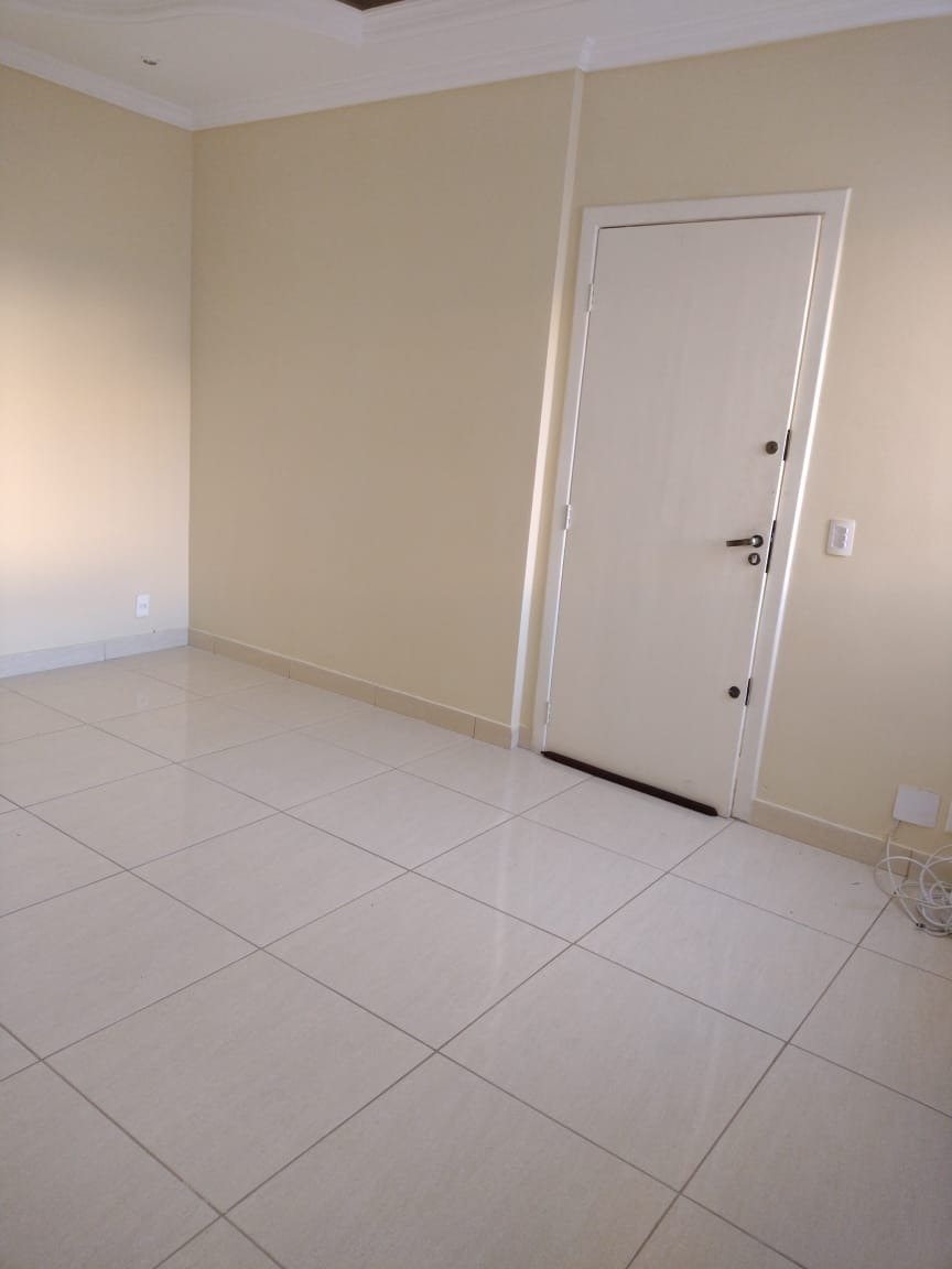 Apartamento à venda com 2 quartos, 67m² - Foto 3