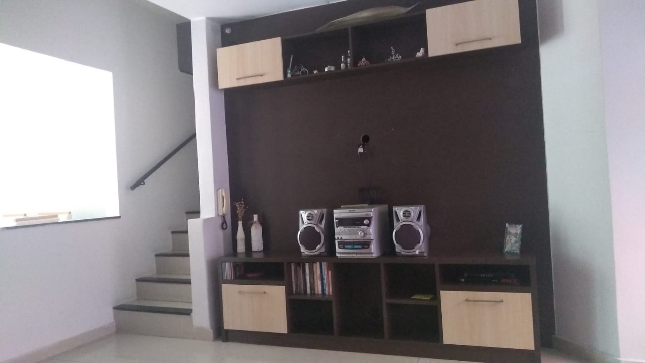 Casa à venda com 2 quartos, 93m² - Foto 2