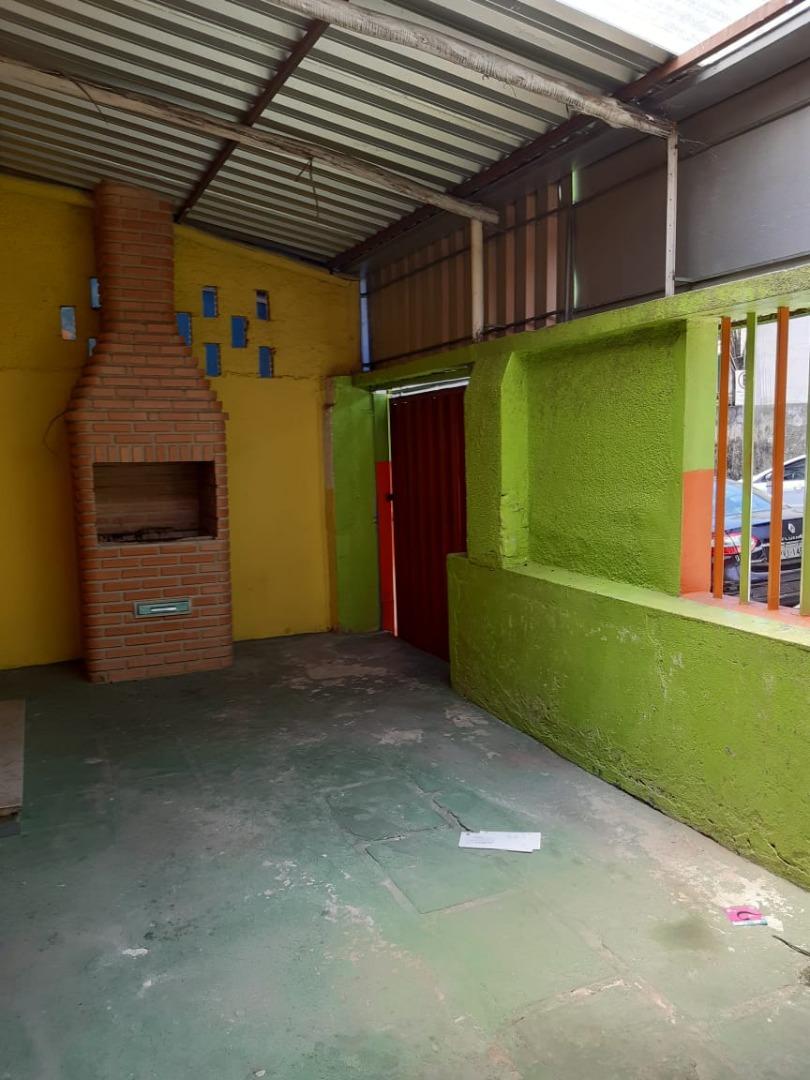 Casa para alugar com 4 quartos, 400m² - Foto 1