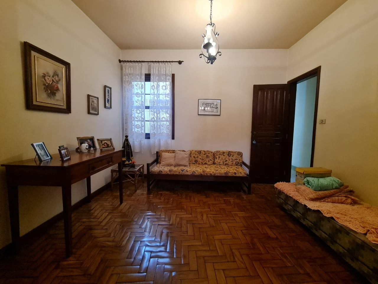 Casa à venda com 6 quartos, 247m² - Foto 2