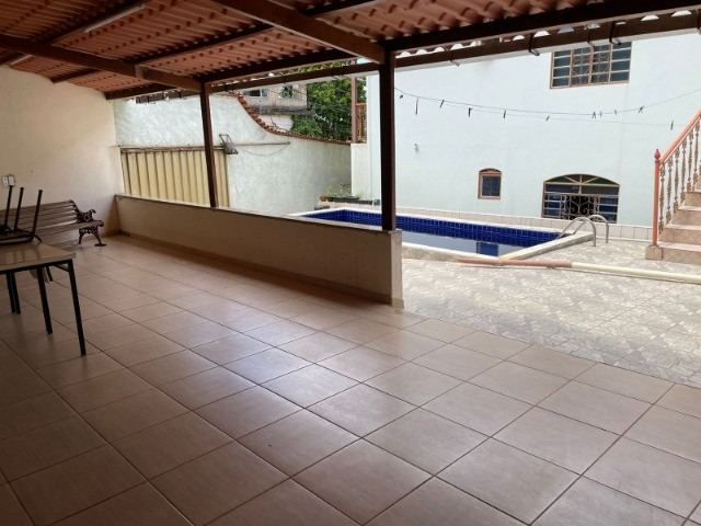 Casa à venda com 5 quartos, 281m² - Foto 3