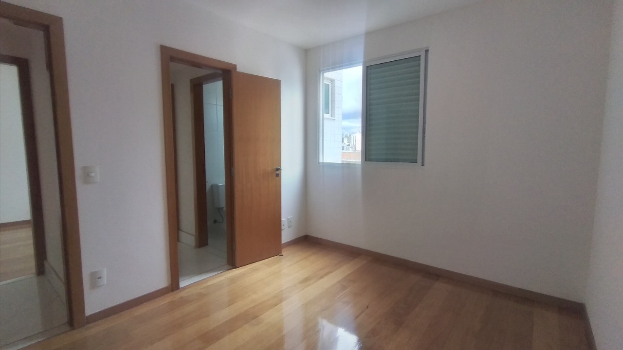 Apartamento à venda com 4 quartos, 145m² - Foto 3