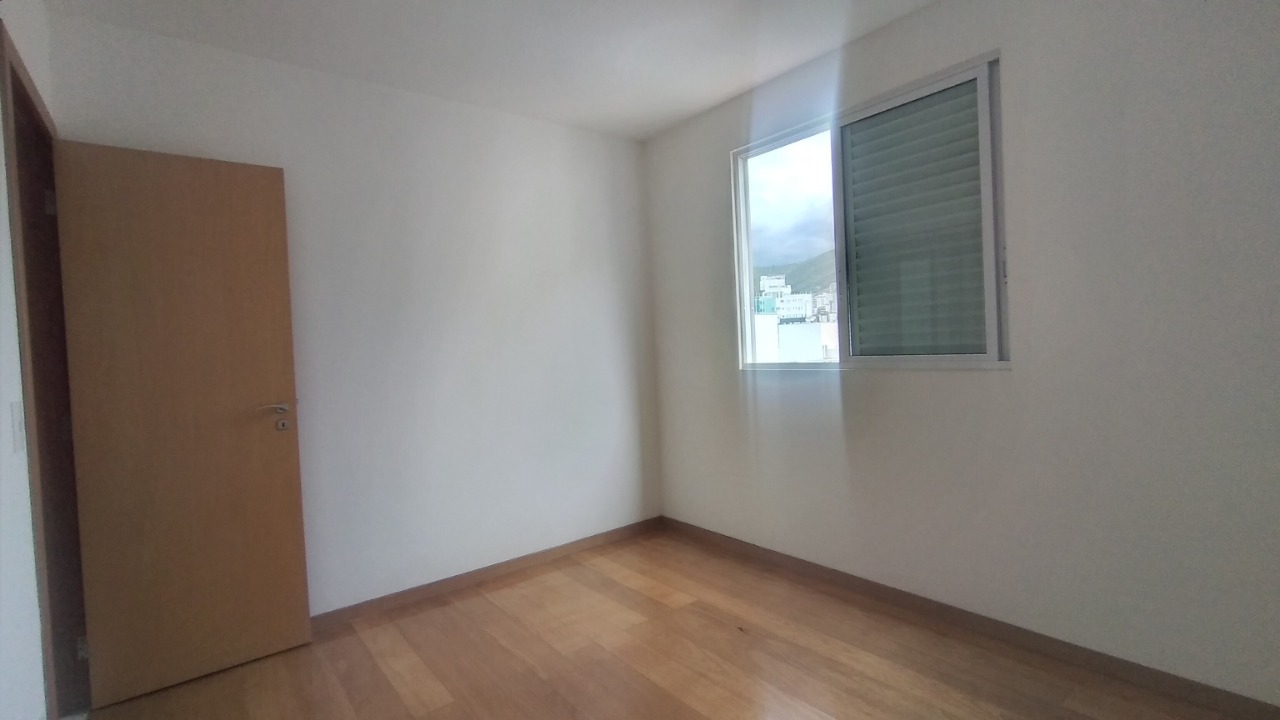 Apartamento à venda com 4 quartos, 145m² - Foto 4