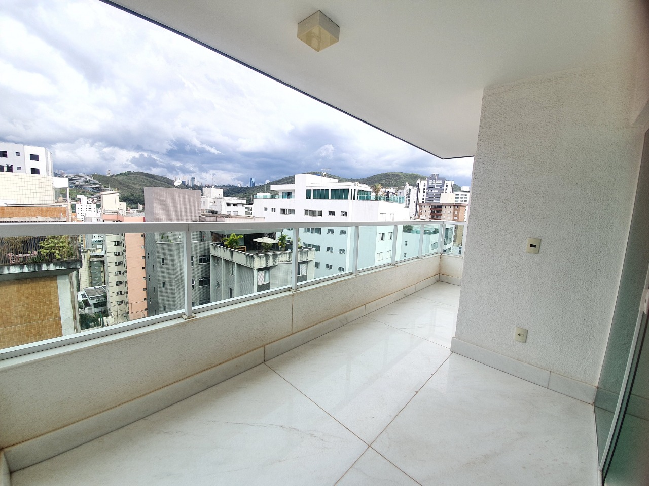 Apartamento à venda com 4 quartos, 145m² - Foto 1