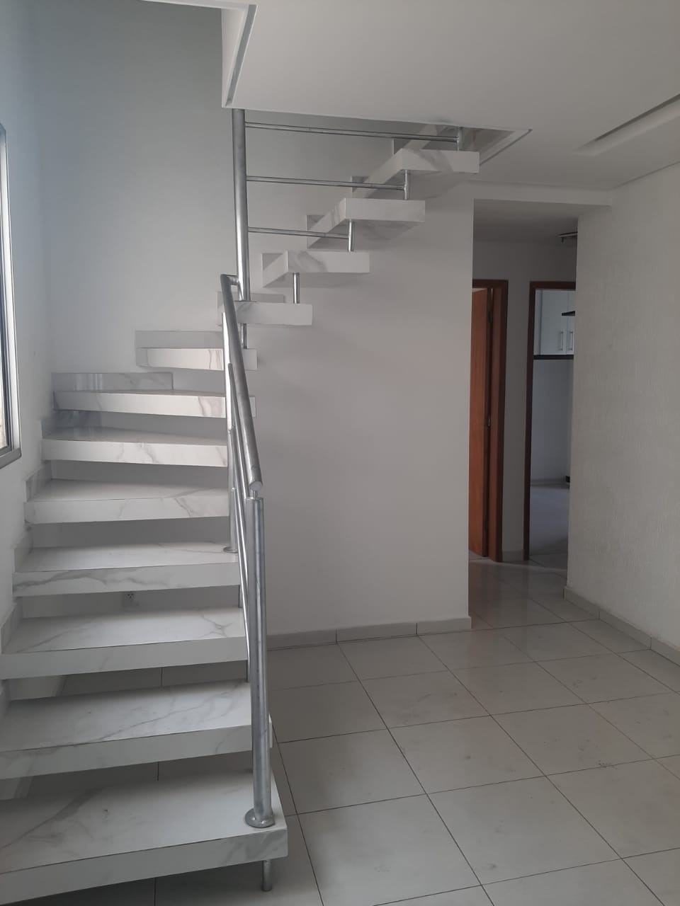 Apartamento à venda com 2 quartos, 80m² - Foto 2