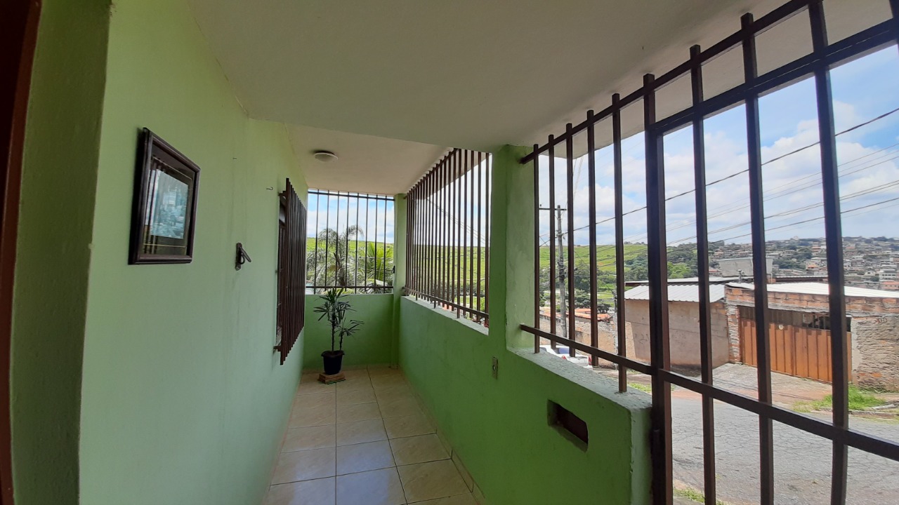 Casa à venda com 3 quartos, 396m² - Foto 1